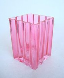 vaza-vas-suport-lumanare-sticla-roz-7-7-10cm~14259022 - Lucruri roz