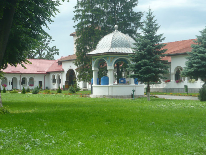 P1020188 - Manastirea Ghighiu