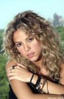 39958645_LDXBAMJGC - shakira