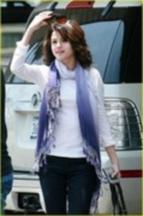 37754155_CSVRZNJUR - selena gomez