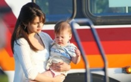 37754197_GYUZHFRDO - selena gomez