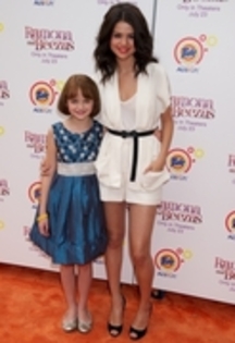 37754224_NMEDSQGDA - selena gomez
