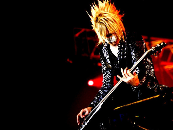 reita-the-gazette-the-gazette-10726954-1024-768[1] - The-GazeTTe