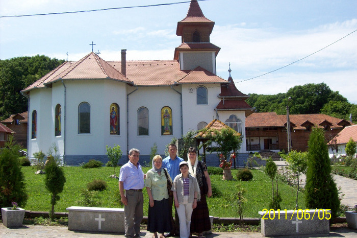 101_9175 - MANASTIREA SF  GHEORGHE  BUNESTI