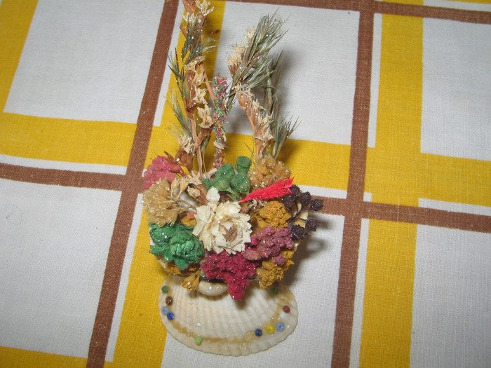 IMG_3024 - Ghiveci flori decorat cu scoici si alte minuni