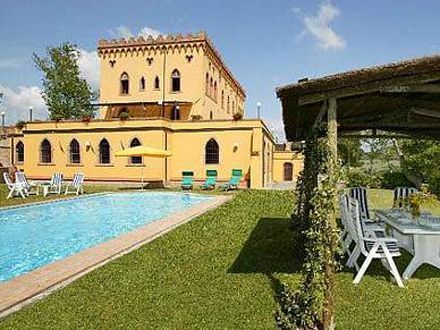 [ Cineva bate la usa ... ]