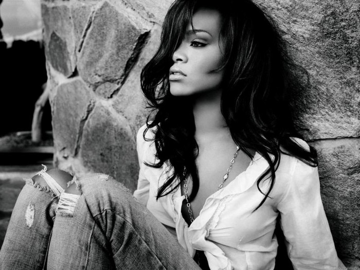 The-best-top-desktop-rihanna-wallpapers-19-black-and-white-rihanna-wallpaper - Rihanna