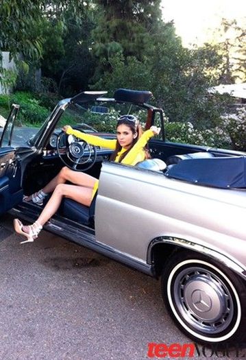 49zw2oaduno4aouz - album nina dobrev