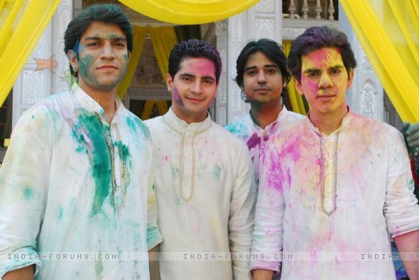 56804-naitik-with-his-friends