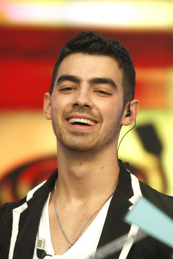 Joe+Jonas+Joe+Jonas+Visits+El+Hormiguero+Madrid+CdBAk6HyjgPl - Joe Jonas Visits El Hormiguero in Madrid