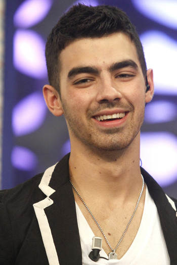 Joe+Jonas+Joe+Jonas+Visits+El+Hormiguero+Madrid+g05RD0FGB44l - Joe Jonas Visits El Hormiguero in Madrid