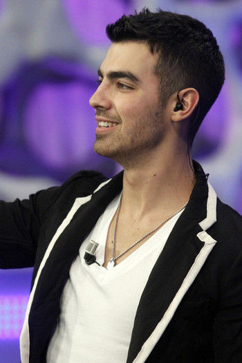 Joe+Jonas+Joe+Jonas+Visits+El+Hormiguero+Madrid+K7Ee_hhUQZTl - Joe Jonas Visits El Hormiguero in Madrid