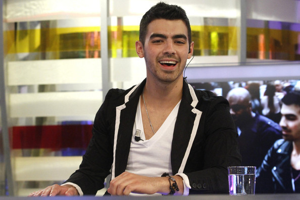 Joe+Jonas+Joe+Jonas+Visits+El+Hormiguero+Madrid+lxKjTVpehL6l - Joe Jonas Visits El Hormiguero in Madrid