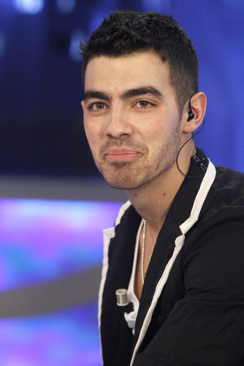 Joe+Jonas+Joe+Jonas+Visits+El+Hormiguero+Madrid+mWp2YvTn1TNl - Joe Jonas Visits El Hormiguero in Madrid