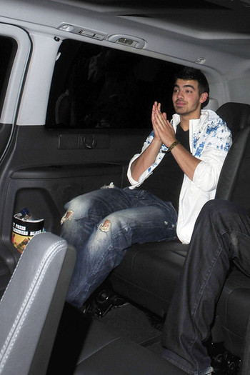 Joe+Jonas+Joe+Jonas+Out+London+6vqULMwHeeZl