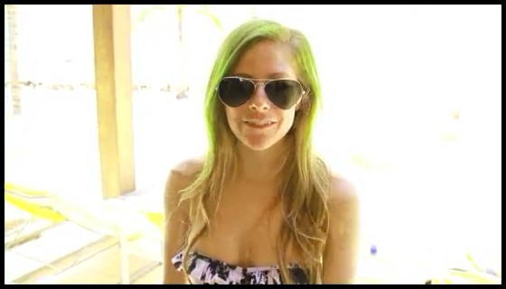 bscap0036 - Avril Reaches 20 Milion Fans on FaceBook - Captures by me