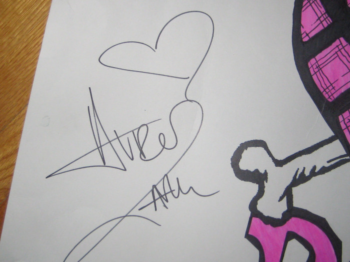 avril_lavigne_autograph_by_sofisofa - Avril Lavigne autograph
