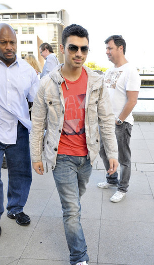 Joe+Jonas+Joe+Jonas+Juice+FM+3F1KOaOm9c9l - Joe Jonas on Juice FM