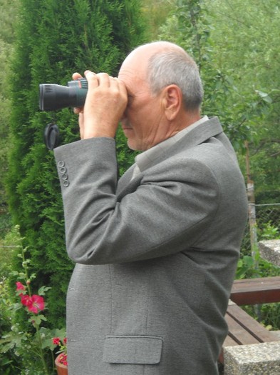 Amicul Petru, de veghe la drapel - FERMA LEONTE 2011 VARA