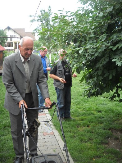 O tai.... pana nu se prinde! - FERMA LEONTE 2011 VARA