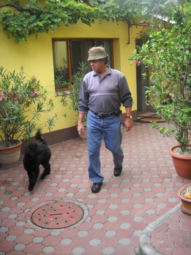 FLORICA si fetita lui grasuna. - FERMA LEONTE 2011 VARA