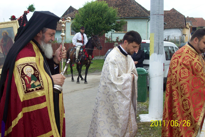 La intrarea in Sfanta Biserica  din Palos.