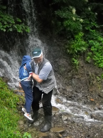 domnu' treci la "baza" - AVENTURA PE PLOAIE