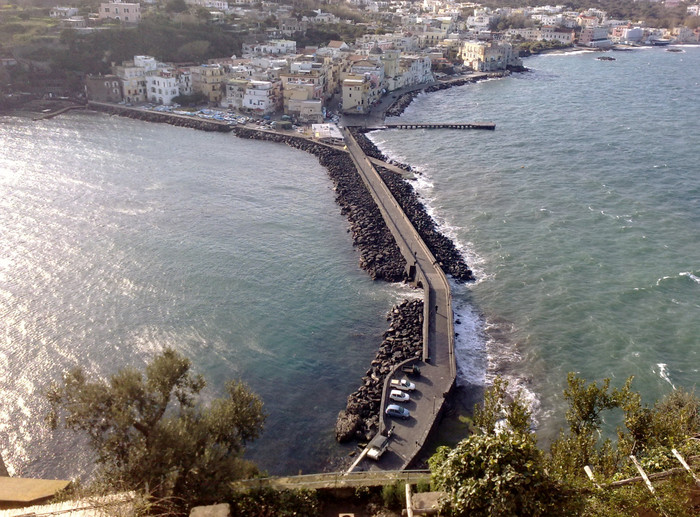 Podul peste mare intre Ischia si Castelul Argoneze - INSULA DI ISCHIA