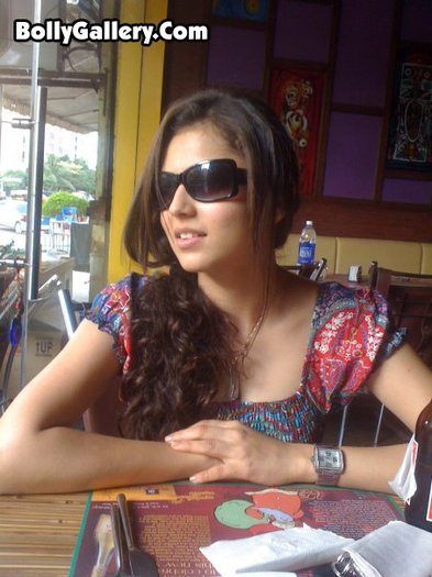 Drashti Dhami_002