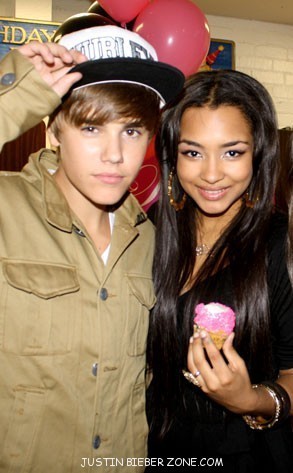 justin-jessica-jarrel-at-her-sweet-16-justin-bieber-18583072-293-473