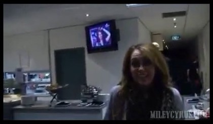 bscap0052 - Miley Wants To see a Kangaroo