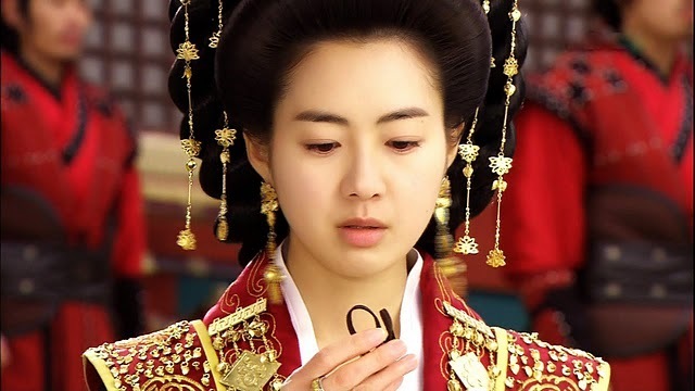  - Secretele de la Palat pose