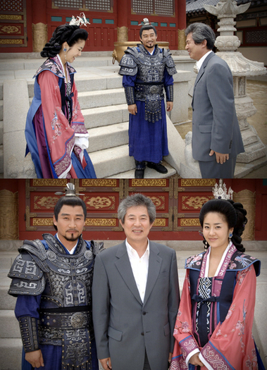  - Secretele de la Palat pose