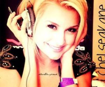 Da , scumpo ! Te privesc , iar tu stralucesti ! 10