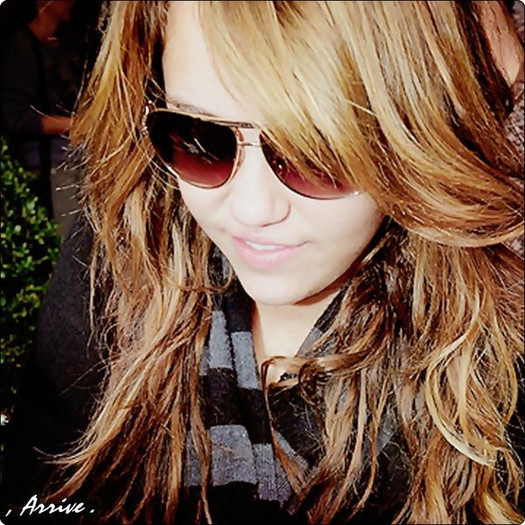 155 - Alte poze cu Miley normale si glittery