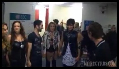 bscap0110 - Miley Backstage at Brisbane