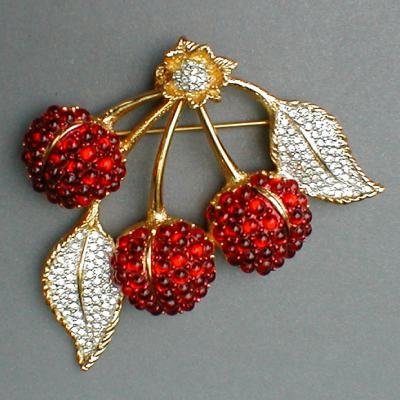 pin_swarovski_cherries - diamante