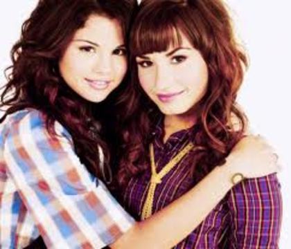 SELENA SI DEMI - SELENA GOMEZZZ