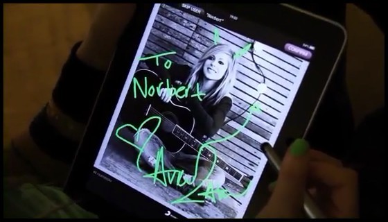 bscap0279 - Avril signing autograph on an ipad