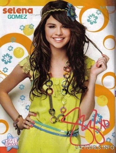 Sel-Poster-selena-gomez-17710239-380-500