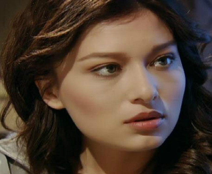 Nurgul Yesilcay (13) - x - Nurgul Yesilcay oo3