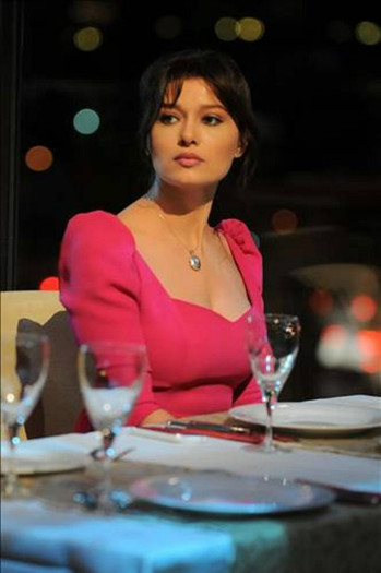 Nurgul Yesilcay (31)