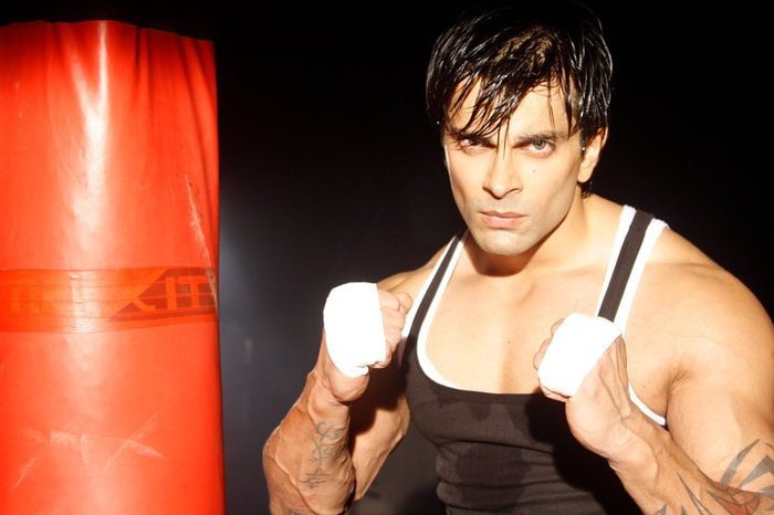 41313_145313002158781_145311068825641_280388_7577178_n - Karan Singh Grover