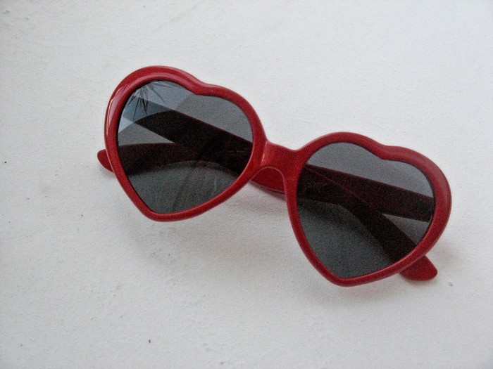 okelari rosii - ochelari de soare