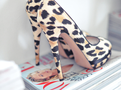 Si vorbeste Oana ceva despre el si despre experimentele lui Aldini pe cadavre :x