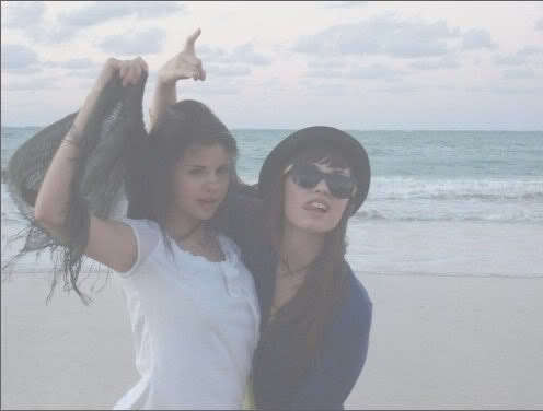 selena si demi - Poze rare Selena si Demi