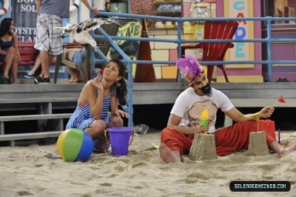 normal_selena-gomez-017