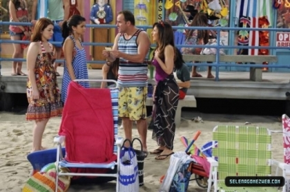 normal_selena-gomez-025