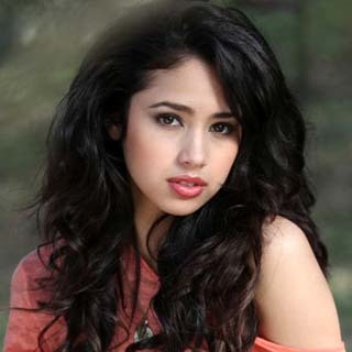 Jasmine Villegas(1 vot)