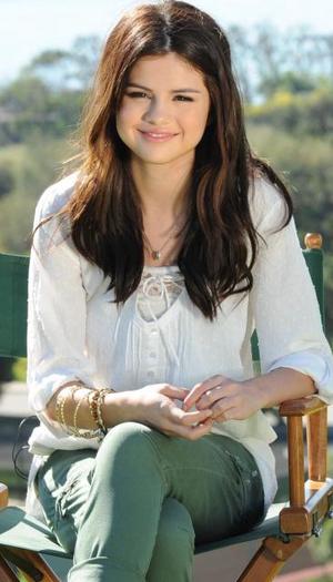 SelenaGomez-Behindcenesclothingline13